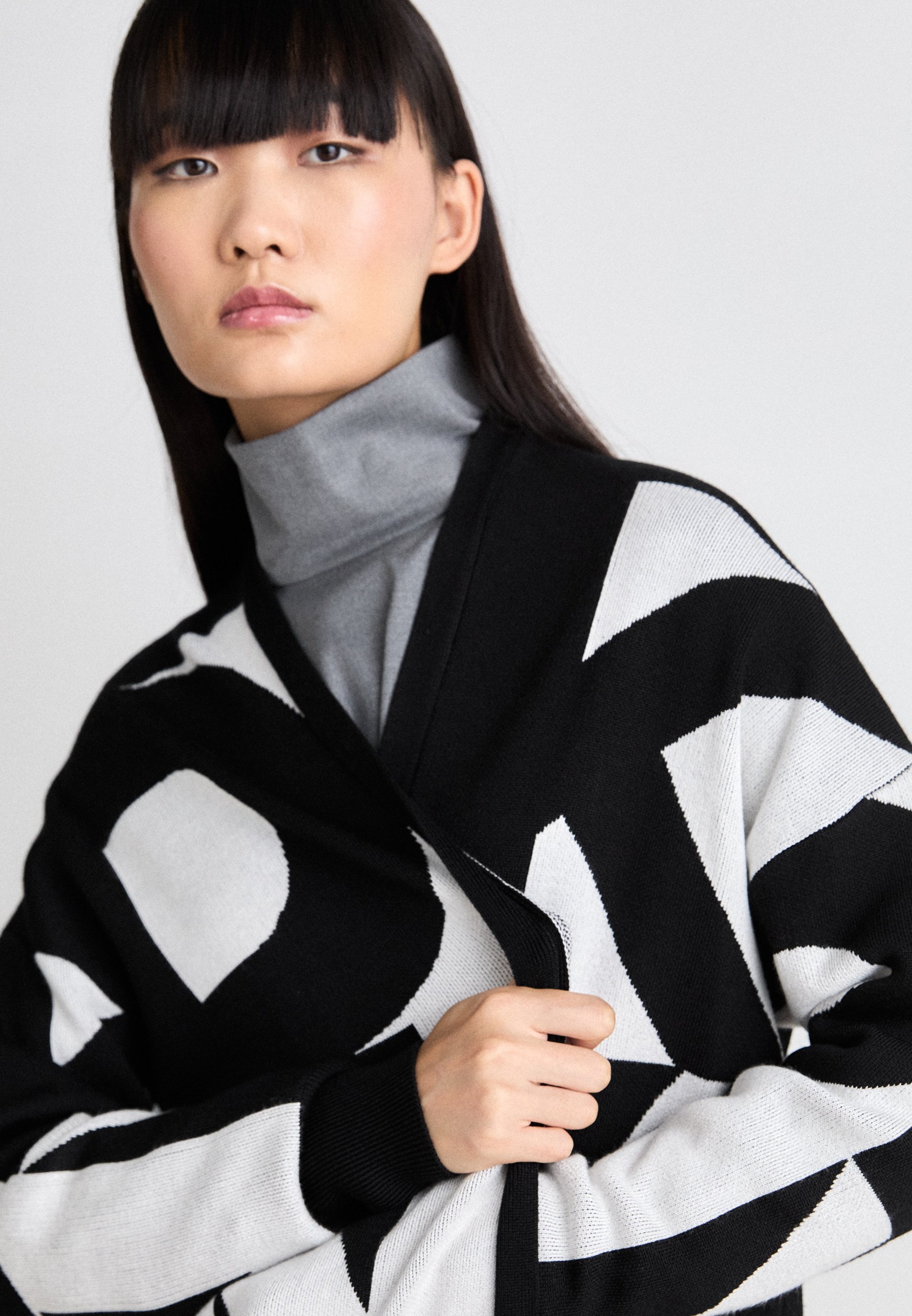 DKNY OPEN STACK LOGO OVERSIZE - Cardigan - black - Zalando