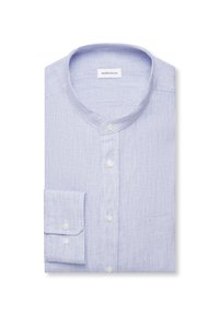 Chemise pour homme à rayures bleu clair et blanc, à boutons, avec col mao et manchette à bouton unique, soigneusement pliée.