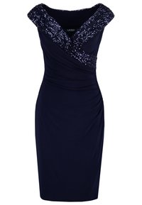 Marinblå klänning med en paljetterad v-ringning, figurnära kropp, rynkad textur och knälång fåll. Materialet ser slätt och elastiskt ut.