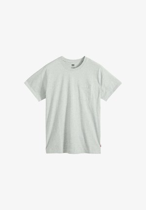 Jasnoszary, krótki rękaw, t-shirt z okrągłym dekoltem i małą kieszonką na lewej piersi, przedstawiony na białym tle.