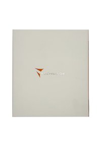 Techmade Produktbox mit einer glatten, hellgrauen Oberfläche; verfügt über ein strukturiertes orangefarbenes Logo und silberne Schrift, quadratische Form, minimalistisches Design.