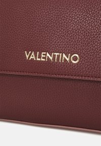 Valentino Bags Borsa a mano - bordeaux