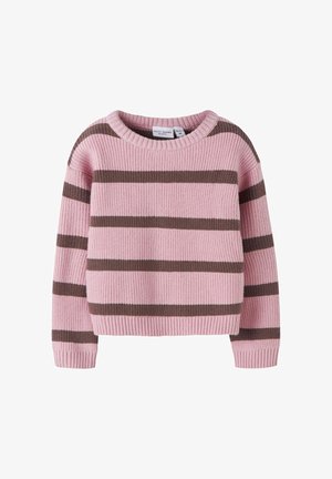Roze geribde trui met horizontale bruine strepen, ronde halslijn en lange mouwen. Getextureerde brei stof met omgeslagen mouwen en zoom.