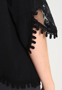 Cream Camicetta - black