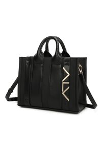 Borsa strutturata nera in pelle liscia, con due manici superiori e una tracolla regolabile. Presenta un accento con logo metallico.