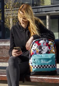 Karactermania DISNEY HIGH SCHOOL - Mochila escolar - Mickey blue-multi-coloured