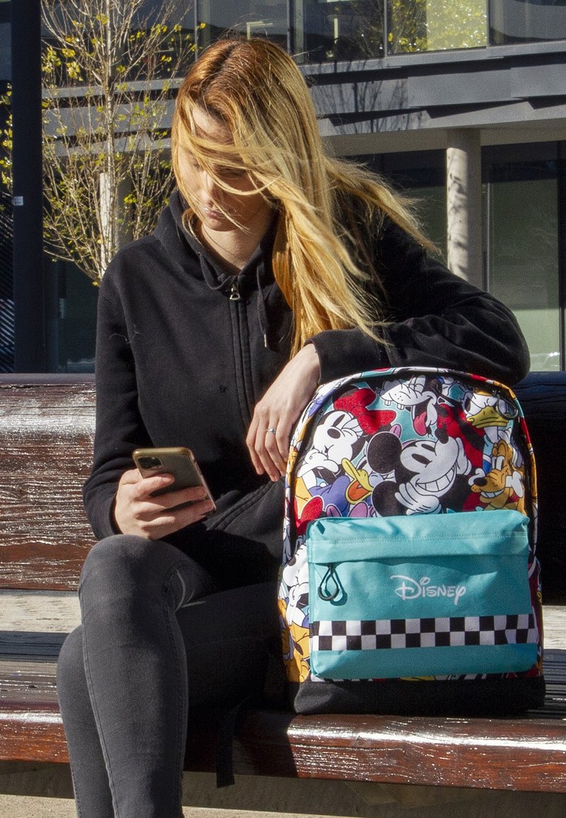 Karactermania DISNEY HIGH SCHOOL - Mochila escolar - Mickey blue-multi-coloured