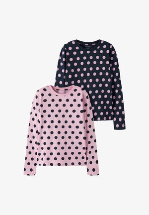 Deux chemises à manches longues avec col rond, une rose avec de gros pois noirs, l'autre noire avec de gros pois roses.