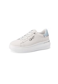 Sneakers platform bianchi in pelle liscia con dettagli argentati. Presentano un retro testurizzato blu chiaro e lacci rotondi. Design minimalista.