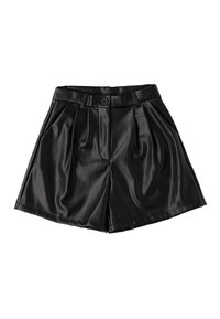Pantaloni corti neri in finta pelle con pieghe, chiusura a bottone e tasche laterali; texture liscia con una finitura leggermente lucida.