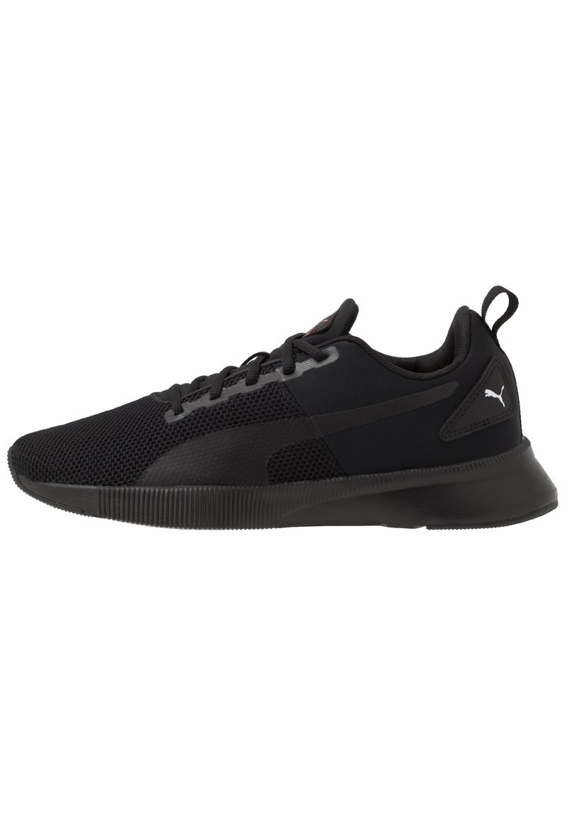 Scarpe sportive nere con una parte superiore in mesh traspirante, dettagli testurizzati, suola ammortizzata e un linguetta sul tallone per facilitarne l'indossamento.