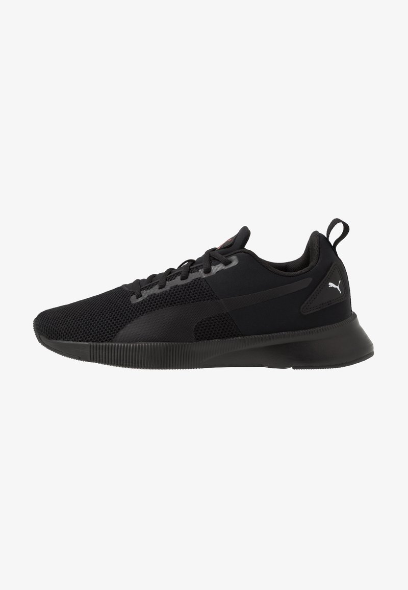 Scarpe sportive nere con una parte superiore in mesh traspirante, dettagli testurizzati, suola ammortizzata e un linguetta sul tallone per facilitarne l'indossamento.