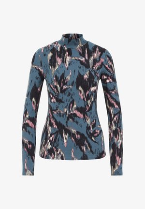 Bluză cu mâneci lungi, de culoare albastră, cu un gât înalt, având un model abstract multicolor în nuanțe de negru, roz și crem. Textură din țesătură moale.