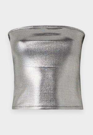 Top argintiu fără bretele, realizat dintr-un material metalic cu textură ribbată. Dispune de o textură netedă și un design ajustat cu o margine dreaptă.