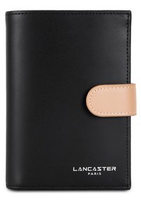 Portafoglio nero in pelle liscia, con una chiusura color cuoio. La parte anteriore presenta la scritta "LANCASTER PARIS" in lettere bianche nella parte inferiore.