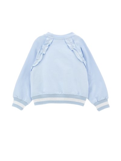 Sudadera azul claro con acentos con volantes en los hombros y puños y bajo a rayas. Fabricada con un tejido suave y texturizado.