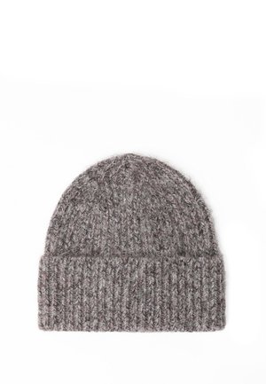 Bonnet gris en laine tricotée avec bord plié, présenté à plat sur un fond blanc.