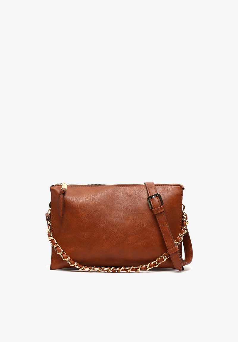 Braune Kunstleder-Clutch mit goldener Kette als Akzent, strukturiertem Design, Reißverschluss und abnehmbarem Tragegurt für Vielseitigkeit.