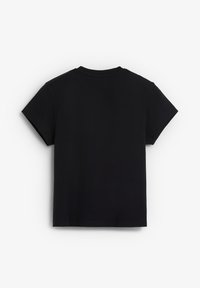 Camiseta negra de manga corta con cuello redondo y una textura suave y lisa. Diseño minimalista sin patrones o acentos visibles.