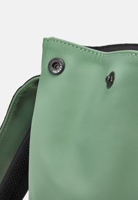Even&Odd Sac à dos - black/green