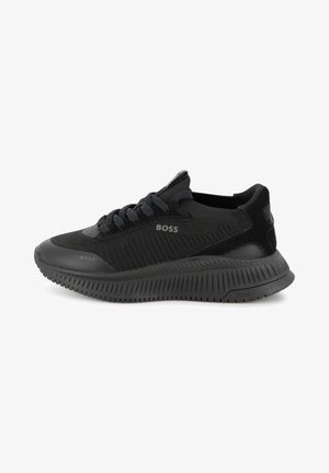 Scarpe sportive nere con tomaia in mesh, lacci in tessuto, suola in gomma e dettagli testurizzati. Leggere e progettate per il massimo comfort.