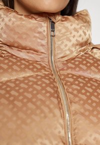 BOSS Vinterjakker - beige