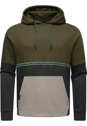 Sweat à capuche présentant des panneaux vert olive, gris foncé et gris clair, avec une bande horizontale accentuée de bleu et une poche kangourou à l'avant.