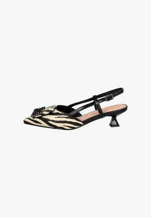 Zapato slingback puntiagudo con rayas de cebra en negro y beige, tacón bajo curvado negro y adorno de cuentas negras en la parte superior.