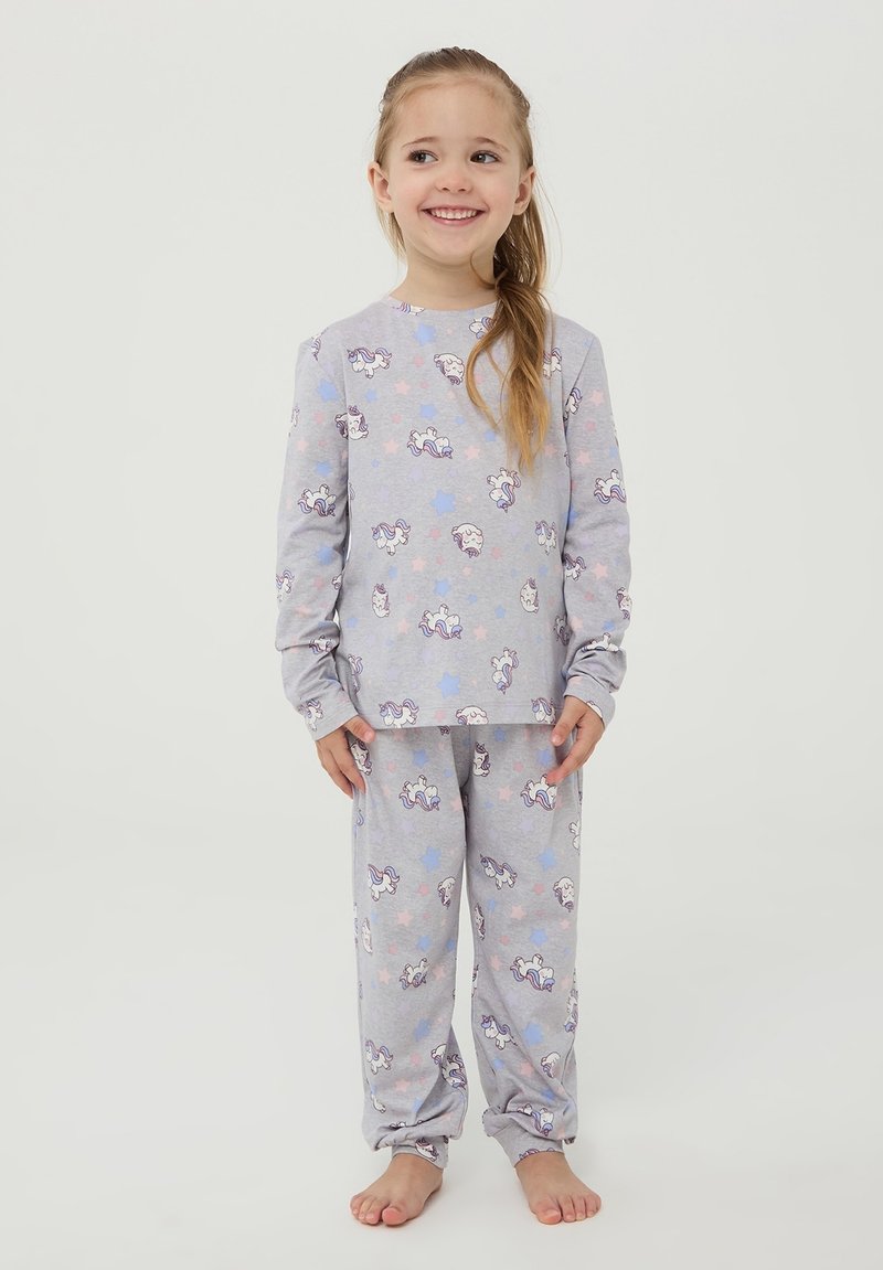 Jasnoszara piżama z długim rękawem z nadrukiem jednorożca i gwiazd, wykonana z miękkiej bawełny, z elastycznymi mankietami i pasem dla wygody.