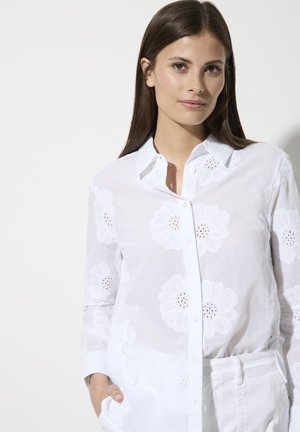 Witte blouse met bloemengebroderie, voorzien van een knoopsluiting aan de voorkant, een kraag en sheer stof met een textuur, delicaat patroon.