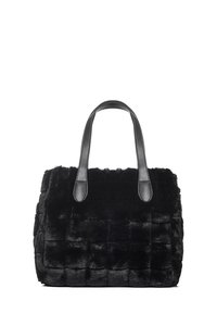 Zwarte handtas van nep bont met een doorgestikt patroon, rechthoekige vorm en dubbele leren handgrepen. Zacht oppervlak, compact ontwerp geschikt voor dagelijks gebruik.