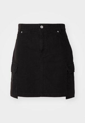 Melnas denim svārkas ar pieguļošu siluetu, priekšējiem pogu aizdari un divām sānu kabatām. Izstrādātas ar izšūtiem detaļām.