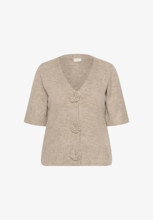 Cardigan beige en tricot avec un col en V, des manches courtes et trois boutons en forme de fleur à l'avant. Texture douce et design décontracté.