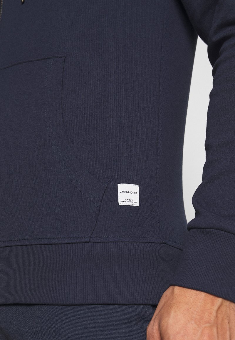 Herren Kapuzenpullover | Jack & Jones JJEBASIC ZIP HOOD Sweatjacke navy blazer/dunkelblau - VG45831 Herren Kapuzenpullover | Jack & Jones JJEBASIC ZIP HOOD Sweatjacke navy blazer/dunkelblau - VG45831