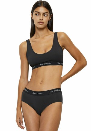 Ensemble bralette et culotte en coton noir avec une large bande élastique portant l'inscription blanche "Marc O'Polo". Finition simple et lisse.