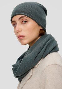 s.Oliver Bonnet - olivgrün