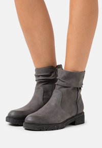 s.Oliver Stiefelette - grey