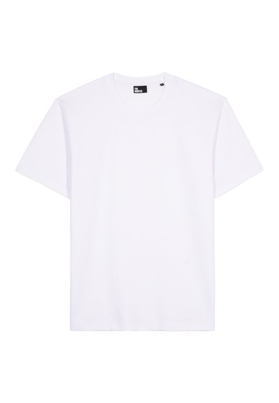 T-shirt bianca a maniche corte con scollatura girocollo, realizzata in tessuto morbido, con un'etichetta nera del marchio all'interno del colletto.