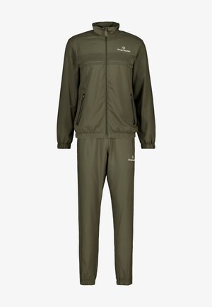Olijfgroen trainingspak bestaande uit een jack met rits en ronde hals en bijpassende broek. Bevat ritszakken en elastische manchetten.