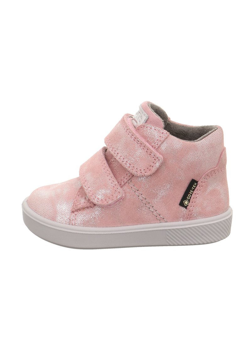 Rosa High-Top-Sneaker mit glitzerndem Finish, ausgestattet mit zwei Klettverschlüssen, weichem grauen Innenfutter und einer weißen Gummisohle mit strukturierten Akzenten.