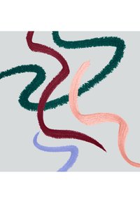 Abstraktes Design mit wellenförmigen Linien in Dunkelgrün, Burgunderrot, zartem Rosa und hellem Lila auf hellgrauem Hintergrund; strukturierte Pinselstrich-Optik.