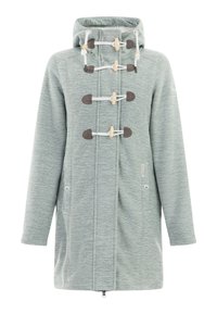 Světlý zelený kabát s texturovanou tkaninou, vysokým límcem a zapínáním na klopy. Má boční kapsy a přední zip.