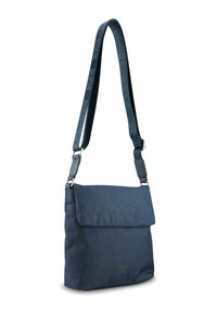Borsa a spalla blu navy con tessuto testurizzato, patta pieghevole e tracolla regolabile con marchio impresso. Design elegante con hardware in argento.