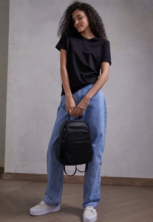 BACKPACK ZIP M - Rucksack - black