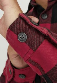Jack & Jones JJEDARREN czerwony melanż