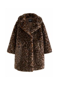 Manteau en fausse fourrure à imprimé léopard de couleur marron et noir, avec un large col, deux boutons et une surface douce et texturée.