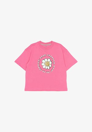 Camiseta de algodón rosa con mangas cortas, que presenta un gráfico de una flor blanca y el texto "Crece a través de lo que atraviesas."