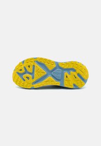 HOKA STINSON 7 - Běžecké boty do terénu - virtual blue/tech green