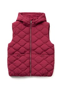 Prošívaná vestavice v burgundské barvě s kapucí, se předním zipem a dvěma bočními kapsami, s hladkým, texturovaným povrchem a vlnitým vzorem.