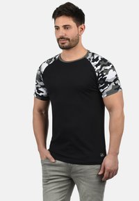 Solid - SDCAHIL - T-shirt print - black/grey Miniatuurafbeelding 1